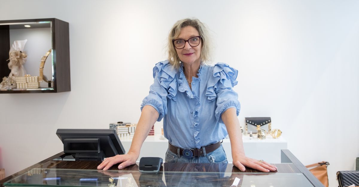 A Guide to the Best Brooches and Pins Stores in Brisbane