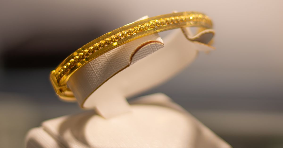 Budgeting Wisely When Choosing Jewellery as a Gift