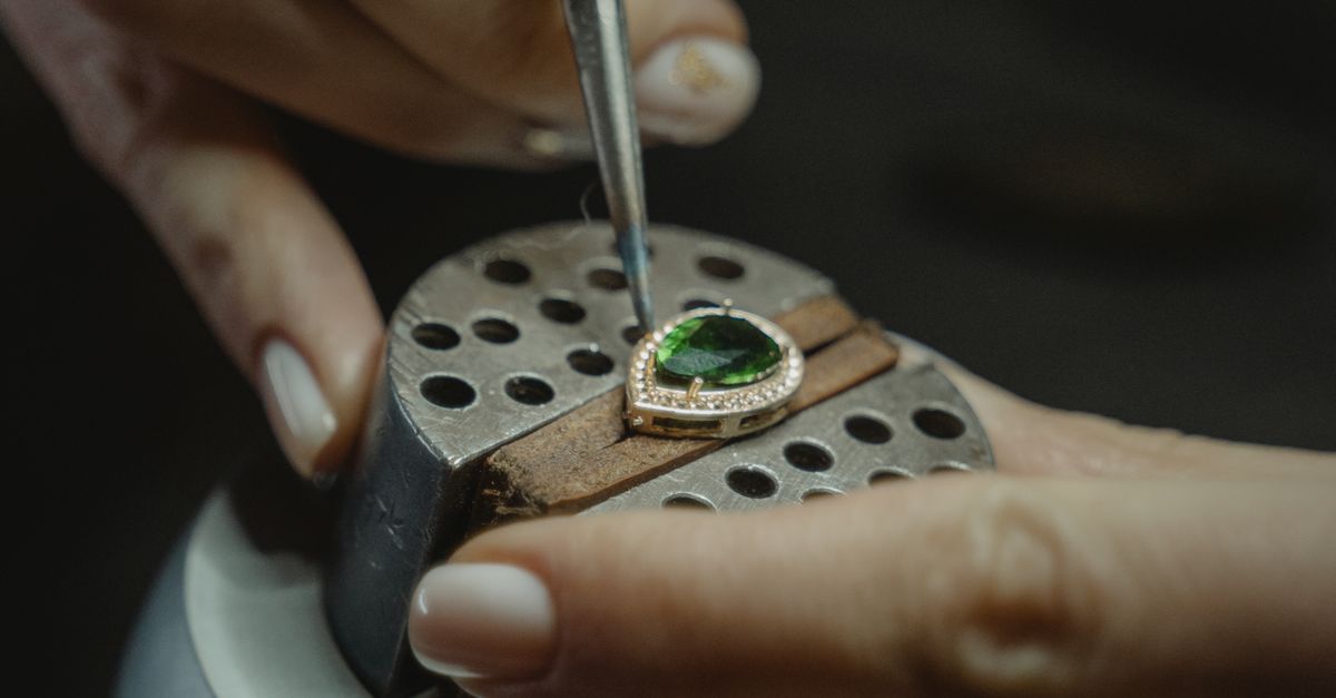 Designing Your Signature Piece: A Guide to Custom Jewellery