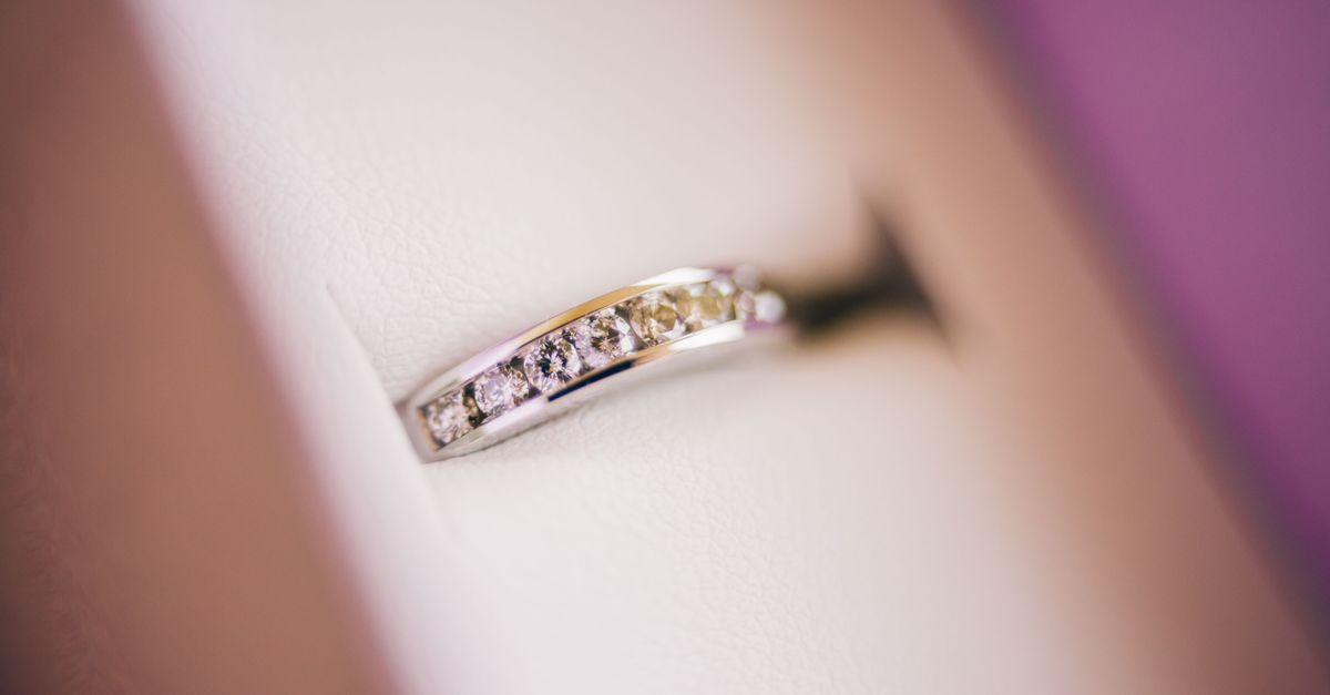 How to Incorporate Family Heirlooms into Your Engagement Ring Design